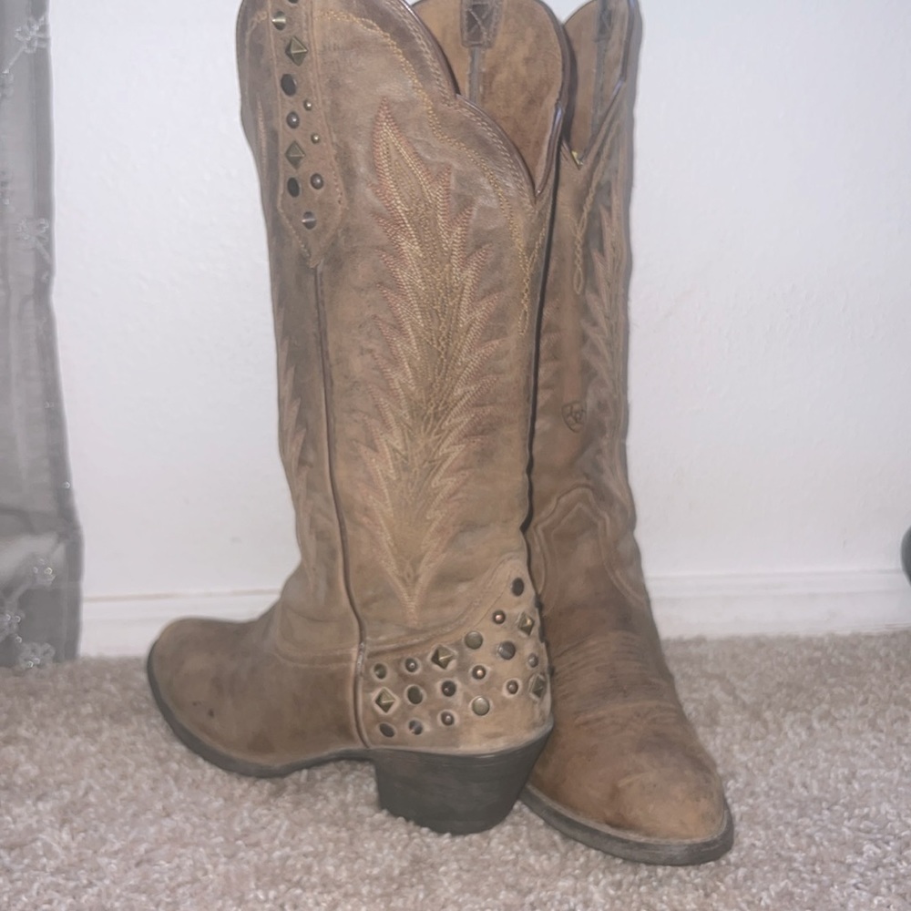 Ariat women’s boots western light tan studded point toe